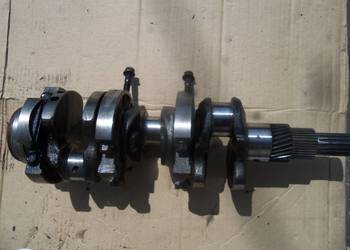 Wał Korbowy z Podporami Kubota D1005, D1005D,  części Wał Korbowy z Podporami Kubota D1005, D1005D,  części