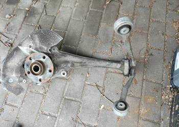 Audi A4 B8 zwrotnica lewa, piasta