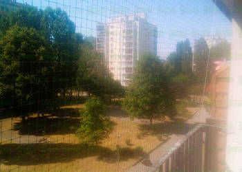 MONTAŻ SIATKI OCHRONNEJ NA BALKONIE bez wiercenia Warszawa Kocia Siatka MONTAŻ SIATKI OCHRONNEJ NA BALKONIE bez wiercenia Warszawa Kocia Siatka