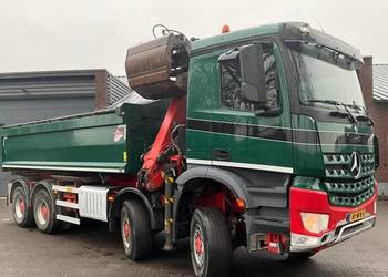 4 osiowa wywrotka 8x8 z dzwigiem Mercedes