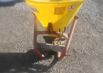 Rozsiewacz do nawozów typu lejek