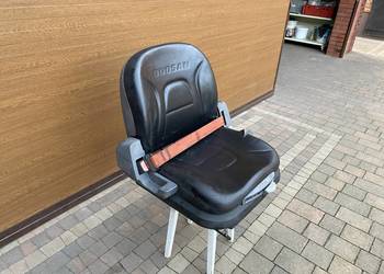 Fotel siedzenie wózek widłowy koparka lub inna maszyna