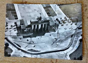 BRAMA BRANDENBURSKA JAKO SYMBOL POKOJU I WOLNOŚCI W BERLINIE