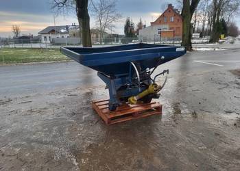 Rozsiewacz nawozu bogballe 800l z wałkiem WOM I zaczepem .