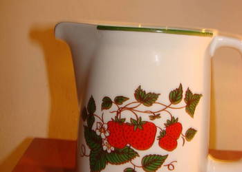 Truskawki dzbanek Lubiana PRL