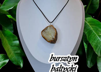 Zawieszka bursztyn bałtycki bryłka polerowana/skórka #287