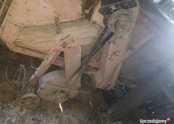 Drewniana młocarnia Germania zabytkowa maszyna do młócenia Drewniana młocarnia Germania zabytkowa maszyna do młócenia