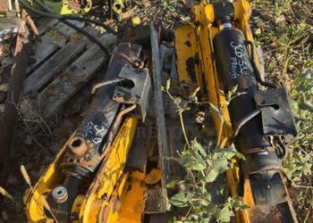 JCB 535 - łapy podpory siłownik