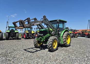 Traktor John Deere 6100D z ładowaczem Faucheux.