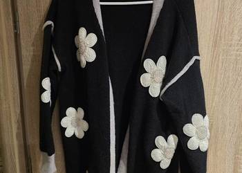 Nowy sweter wysadzany kamieniami