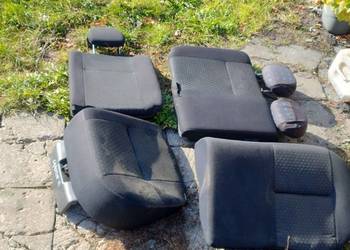 DAIHATSU SIRION II fotel przód tył kanapa komplet