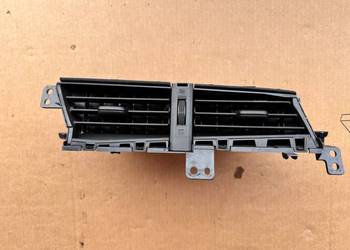 Środkowa kratka nawiewu Toyota Yaris III 2011-2020