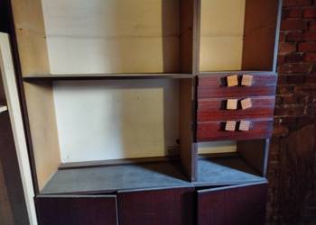 Regał trzyczęściowy, z płyty meblowej, wiśniowy czy mahoniowy