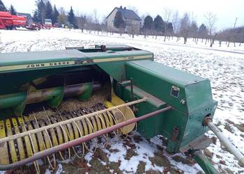 Prasa kostkujaca John Deere 336