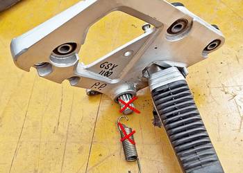 SUZUKI GSX 1100 88-92 Set Podnóżek Prawy przód
