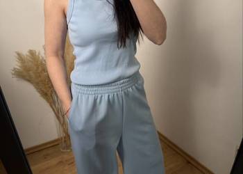 Błękitny prążkowany top na ramiączkach rozmiar uniwersalny