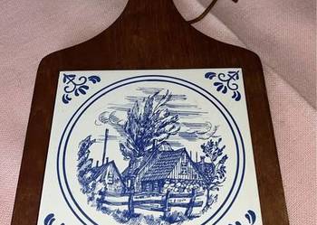 Deska drewniana. Kafelek ceramiczny. Holenderski z widoczkiem. Chaty, drze