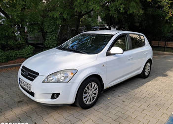 Kia Ceed 1.4 benzyna - bogata wersja - niski przebieg