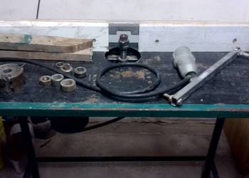 Frezarka z frezami stolarskimi