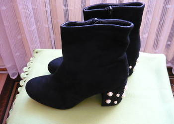 Botki czarne zamszowe z koralami