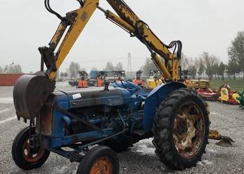 Ciągnik Fordson z przystawką kopiącą Traktor Koparka Zabytek