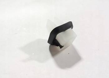 VOLVO XC70 XC90 spinka klips zderzak tyl OE VOLVO XC70 XC90 spinka klips zderzak tyl OE