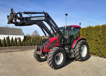 Valtra A134 z ładowaczem