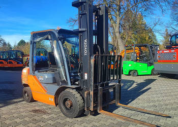 Wózek widłowy Toyota 02-8FGF25 2,5 t triplex 6 m LPG 2017