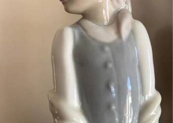 Dziewczyna z koszem. NAO. Hand made in Spain by Llad
