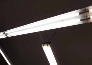 / Oświetlenie liniowe (dwie świetlówki) /