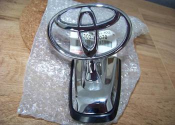Toyota Land Cruiser emblemat na maskę, nowy