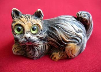 Kot - kotek ze szklanymi oczkami - stara figurka ANGLIA - 3,5 x 6 x 3 cm