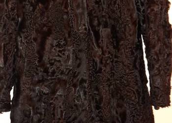 Kurtka z naturalnych karakuł z kapturem  z lisem