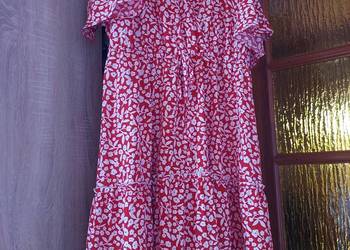 Sukienka z kwiatowym wzorem