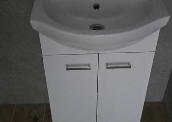 Szafka łazienkowa z umywalką i baterią (komplet)