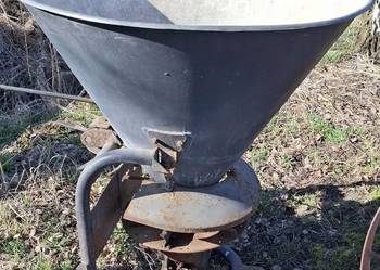 Siewnik lejowy do nawozu