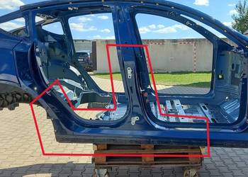 TESLA MODEL Y 2024r SŁUPEK ŚRODKOWY PRAWY ZEJŚCIE BŁOTNIKA 