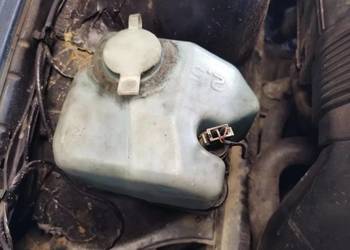 Zbiorniczek płynu spryskiwaczy BMW e36 Zbiorniczek płynu spryskiwaczy BMW e36
