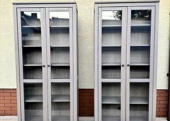 Witryna Hemnes Ikea z półkami kredens biblioteka regał szafka szafa