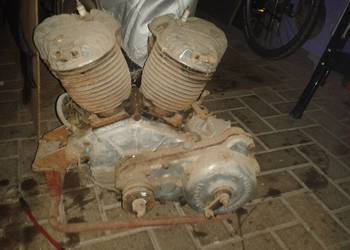 Stary silnik motocyklowy - niesprawny.