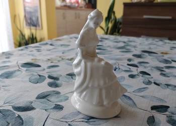Figurka porcelanowa kobiety  c