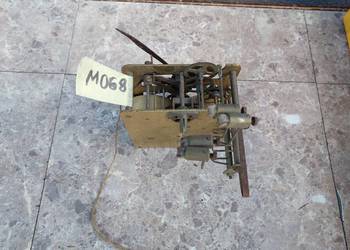 M068 Mechanizm starego zegara ściennego 4 młotki wskazówki