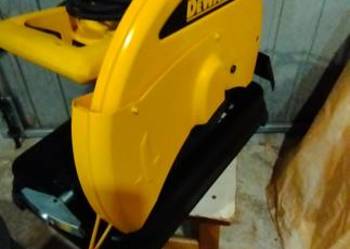 Przecinarka piła do metalu DeWalt
