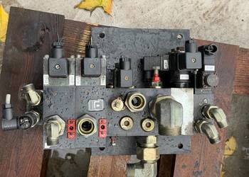 Rozdzielacz hydrauliczny czteosekcyjny