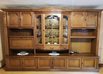 Zestaw mebli drewnianych - meblościanka