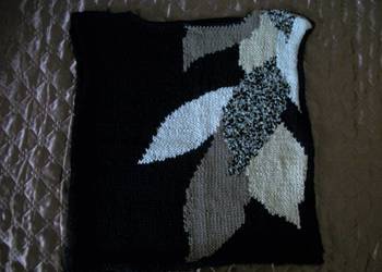 BLUZKA  Z WRABIANYM WZOREM