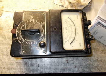 Sprzedam aparat pomiarowy z czasów PRL Sprzedam aparat pomiarowy z czasów PRL