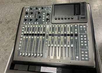 Behringer X32 Compact 40-channel Digital Mixer console