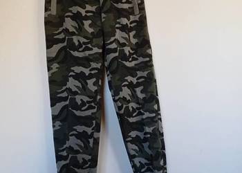 Męskie spodnie dresowe ocieplane ze ściągaczem Męskie spodnie dresowe ocieplane ze ściągaczem