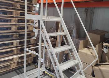 Mobilna drabina podestowa, stalowa, wysokość 1,5m